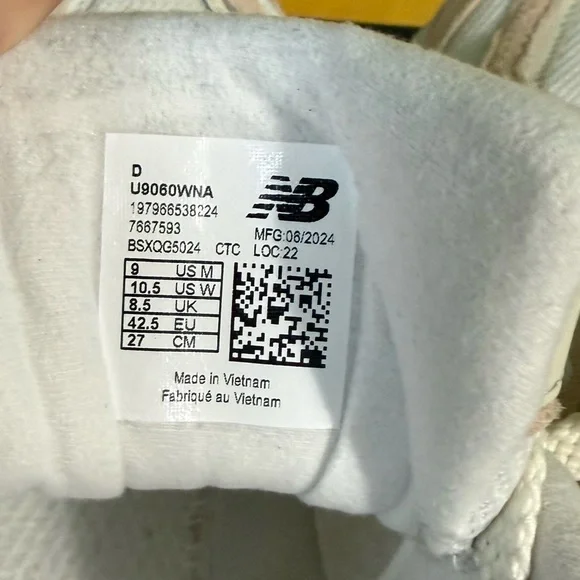 New Balance Women's 9060 W10.5 - Picture 7 of 8